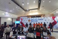 Bea Cukai Batam melihatkan barang bukti penindakan sabu, emas dan I-Phone dalam jumpa pers, Rabu (1/9/2025). Foto:Zalfirega/matapedia