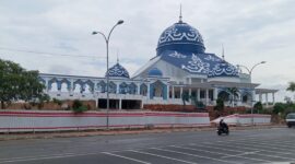 Pembangunan area pelataran masjid Raya Batam Centre, Amsakar minta revitalisasi perhatikan estetika dan harus memberi nilai tambah, Senin (6/10/2025). Matapedia6.com/Zalfirega