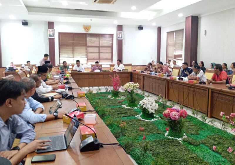 Komisi I DPRD Kota Batam gelar RDP masalah penggusuran kios pedagang di depan PT Wasco, Tanjunguncang, Batuaji Kota Batam, Jumat (10/10/2025). Matapedia6.com/Luci