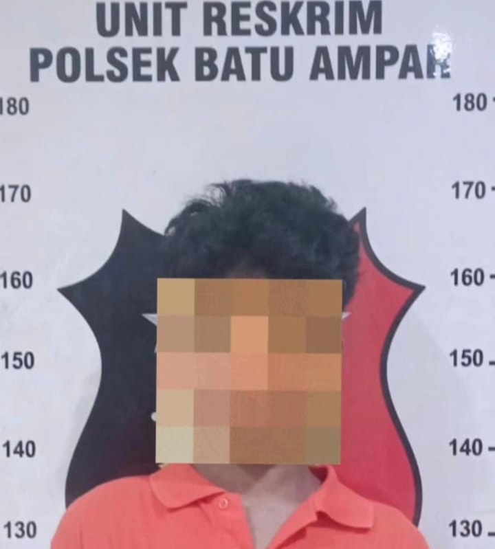 Pelaku persetubuhan anak dibawah umur yang ditangkap Polsek Batu Ampar. Pelaku terancam 15 tahun penjara, Sabtu (11/10/2025). Matapedia6.com/Dok Polsek
