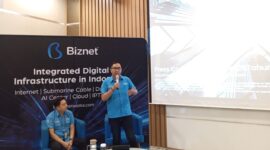 I Gede Novrada Budiartha Assistant VP Territory West bersama wartawan di Hotel Haris Batam Center, Senin (13/10/2025). Foto:Zalfirega/matapedia