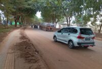 Kondisi jalan Duyung Batuampar, kota Batam yang penuh dengan tanah dan berdebu saat musim panas, Selasa (21/10/2025). Matapedia6.com/Luci