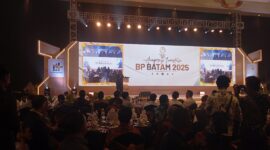 Anugerah Investasi 2025 BP Batam kepada sejumlah perusahaan dan tokoh yang berkontribusi besar pembangunan ekonomi Kota Batam, Provinsi Kepri di Ballroom Radisson, Sukajadi, Kota Batam Provinsi Kepri, Rabu (22/10/2025).Matapedia6.com/Luci