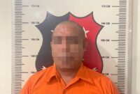 Pelaku pengiriman calon PMI Ilegal yang bertugas sebagai pengurus dokumen keberangkatan para korban dari Batam ke Kamboja saat berada di Polsek Bengkong, Rabu (29/10/2025). Matapedia6.com/Dok Polresta.