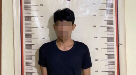 Pelaku pencurian di Cafe Kobie, Komplek Stevonica Gajah Mada, Kelurahan Patam Lestari, Kecamatan Sekupang, saat diamankan oleh Polsek Sekupang, Rabu (29/10/2025). Matapedia6.com/Dok Polresta