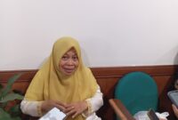 Anggota DPRD Kota Batam, Siti Nurlailah saat diwawancara ihwal sampah di Batam, Jumat (31/10/2025). Foto;Zalfirega/matapedia