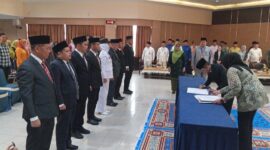 Delapan pejabat pemko Batam yang menjalani pelantikan di lantai IV kantor Pemerintah Kota Batam, di Batam Centre, Jumat (31/10/2025). Matapedia6.com/Luci