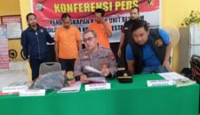 Dua residivis pecah kaca yang ditangkap polisi saat dihadirkan dalam ekspos di Polsek Batam Kota, Kamis (30/10/2025) matapedia6.com/Luci