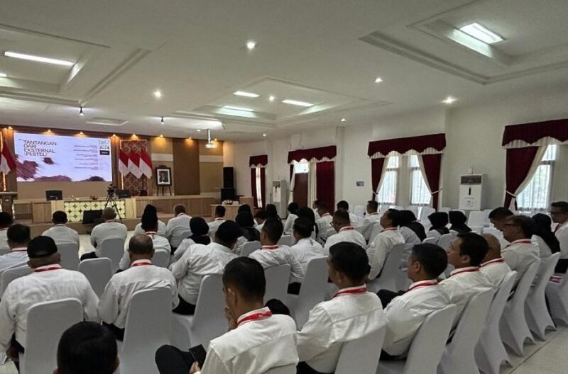 Pj Sekda Batam Firmansyah Pelatihan Kepemimpinan Administrator (PKA) Angkatan IV tahun 2025 yang digelar PPSDM Yogyakarta secara virtual, Rabu (1/10/2025). Foto:Diskominfo