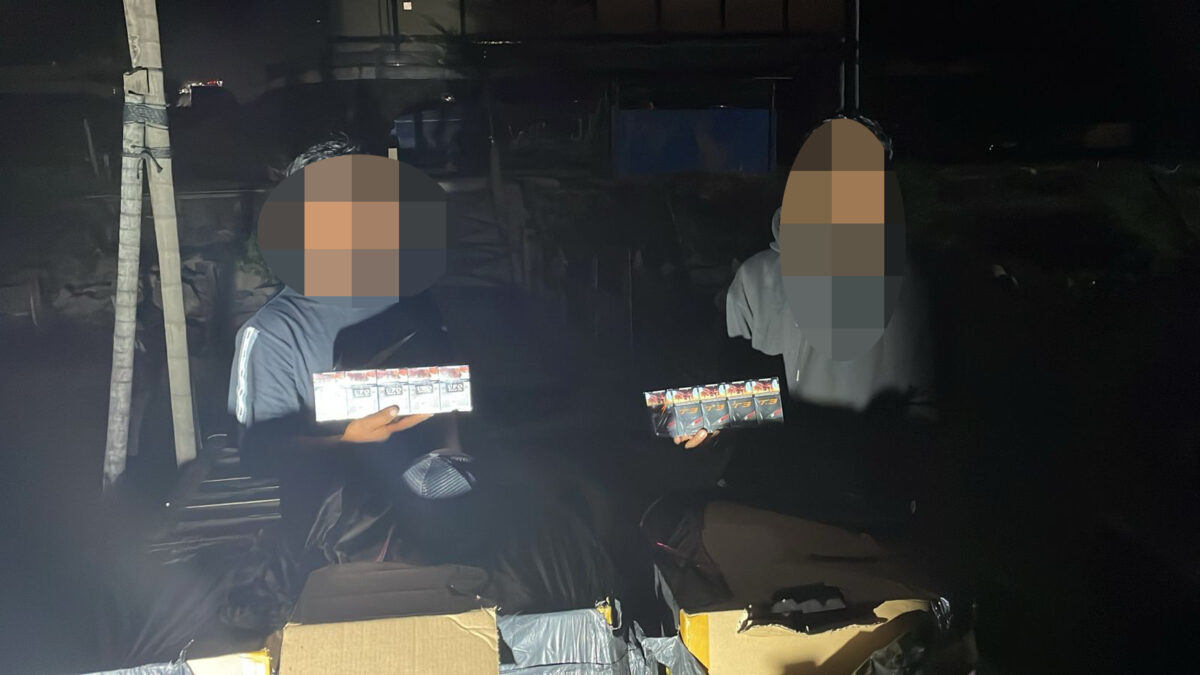 Dua anak buah kapal speedboat pembawa rokok Ilegal Opo dan lainnya ditangkap Bea Cukai Batam. Foto:Ist
