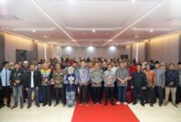 Wali Kota Batam Amsakar Achmad tengah. Foto:Diskominfo Batam