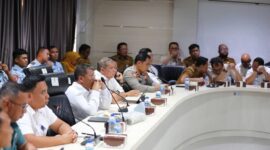 Sekda Batam Firmansyah tengah. Foto:Diskominfo Batam