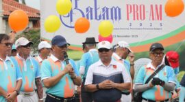 Sekretaris Daerah (Sekda) Kota Batam, Firmansyah, saat membuka Turnamen Batam Pro-Am Golf 2025 di Palm Spring Golf, Nongsa, Sabtu (22/11/2025). Matapedia6.com/Diskominfo