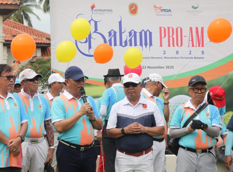 Sekretaris Daerah (Sekda) Kota Batam, Firmansyah, saat membuka Turnamen Batam Pro-Am Golf 2025 di Palm Spring Golf, Nongsa, Sabtu (22/11/2025). Matapedia6.com/Diskominfo
