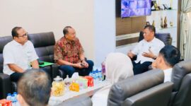 Sekretaris daerah Kota Batam Firmansyah saat menerima audiensi BPJS Ketenagakerjaan Cabang Batam di Ruang Kerja Sekda, Rabu (26/11/2025). Matapedia6.com/Diskominfo