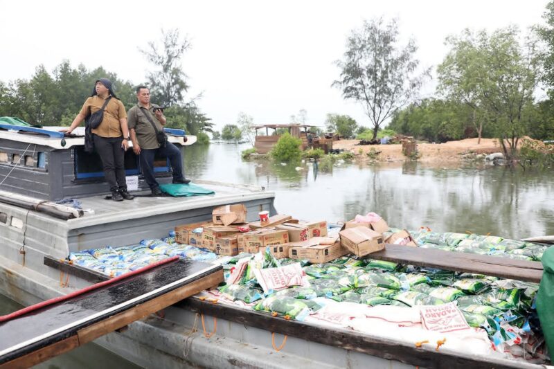 40,4 ton beras yang diamankan oleh Intelijen Kodim 0316/Batam dan Detasemen Polisi Militer (Denpom) 1/6 Batam di pelabuhan haji sage Tanjung Sengkuang, Batu Ampar, pada Senin (24/11/2025). Matapedia6.com/Diskominfo