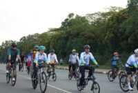 Wakil Wali Kota Batam Li Claudia Chandra bersepeda, Minggu (2/11/2025). Foto:Humas BP Batam