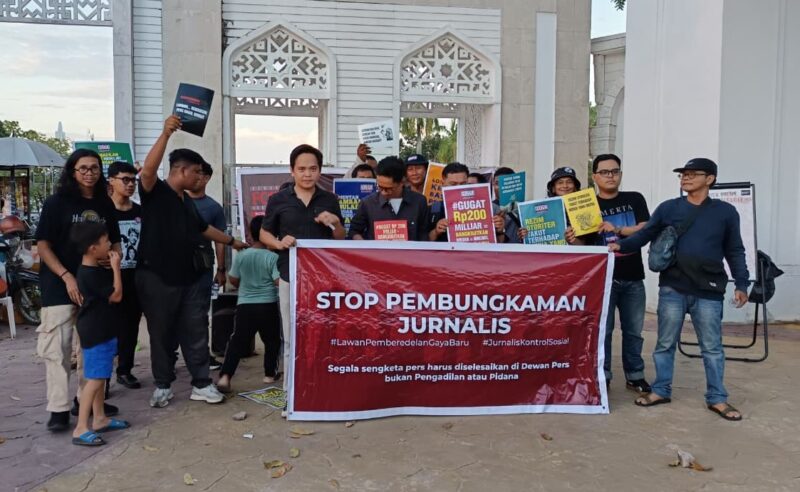 Sejumlah jurnalis di Batam gelar aksi demo, Sabtu (8/11/2025). Foto:Istimewa