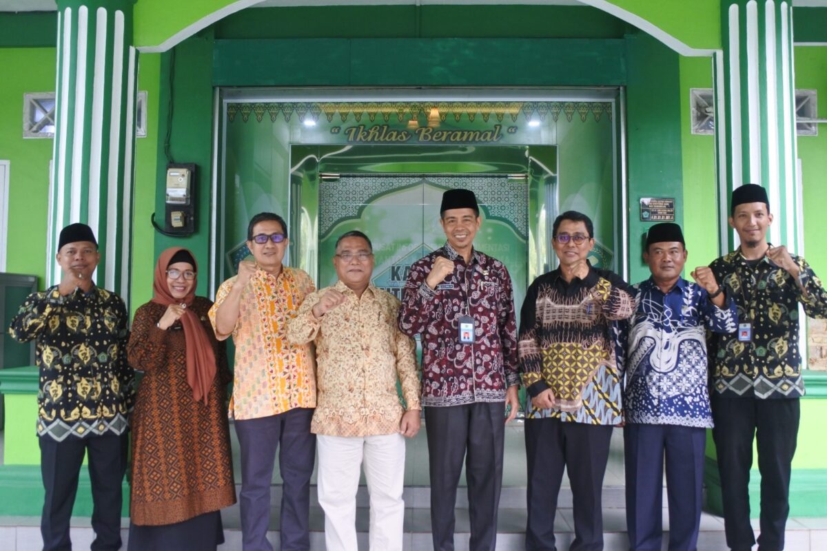 Kemenag Tanjungpinang Eri bersama Komisi Informasi. Foto:Istimewa