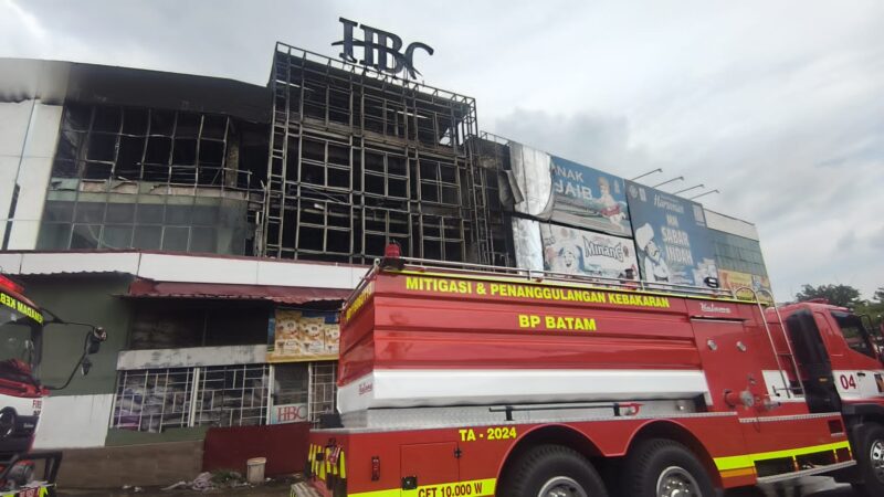 Kebakaran toko kelontongan di Sei Harapan, Sekupang pada Senin (17/11/2025). Foto:Ist/matapedia