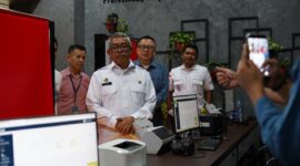 Imigrasi Batam buka layanan paspor dan izin tinggal di Pollux Mall, Selasa (18/11/2025). Foto:Humas Imigrasi