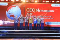 Ketua Dewan Komisioner OJK Mahendra Siregar dalam CEO Networking 2025 bertema ‘Managing Global Trade and Empowering Business Strategy’ di Jakarta, Selasa (18/11/2025). Foto:OJK Kepri