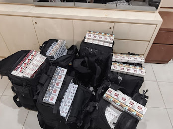 Puluhan slop rokok tanpa pita cukai yang diamankan petugas Bea Cukai di pelabuhan Punggur, Kota Batam hendak diselundupkan ke Tanjung uban. Matapedia6.com/Dok Bea Cukai.