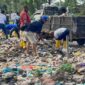 Petugas gabungan membersihkan sampah di wilayah Batu Aji, Rabu (26/11/2025). Foto:dok/Ist