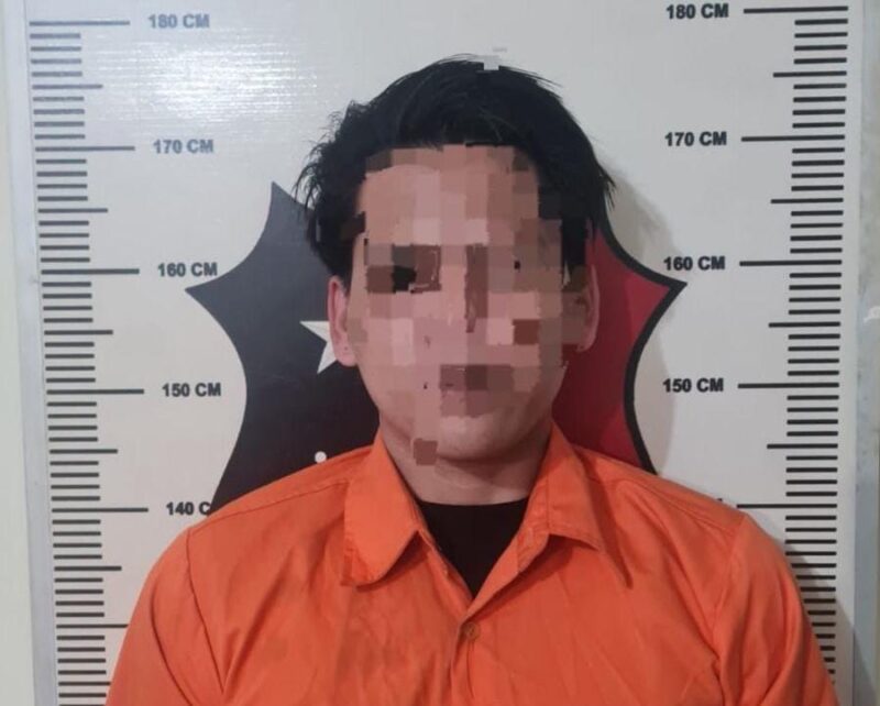 Pelaku penganiayaan Istri sirih di Bengkong setelah diamankan Polisi, Rabu (26/11/2025). Matapedia6.com/Dok Polsek