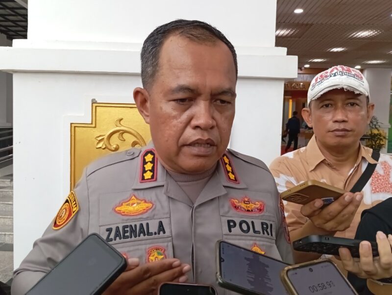 Kapolresta Barelang Kombes Pol Zainal Arifin saat diwawancara wartawan di DPRD Batam beberapa hari lalu. Foto:Zalfirega/matapedia