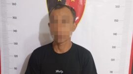 Pelaku pencabulan terhadap cucu tiri yang ditangkap Polsek Sekupang, Rabu (12/11/2025). Matapedia6.com/ Dok Humas Polresta