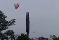 Salah satu balon udara di persimpangan yang ada di daerah Sei Panas Kota Batam Provinsi Kepri, Selasa (18/11/2025). Matapedia6.com/Luci