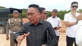 Ketua BK DPRD Batam, Muhammad Fadhli saat melakukan sidak ke salah satu lokasi penimbunan lahan di Kota Batam beberapa waktu lalu. Matapedia6.com/Luci