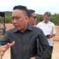 Ketua BK DPRD Batam, Muhammad Fadhli saat melakukan sidak ke salah satu lokasi penimbunan lahan di Kota Batam beberapa waktu lalu. Matapedia6.com/Luci