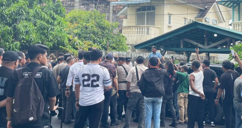 PN Batam eksekusi lahan di Perumahan Rosedale Teluk Tering, Batam sempat bersitegang pada Kamis (20/11/2025). Foto:Elin/matapedia