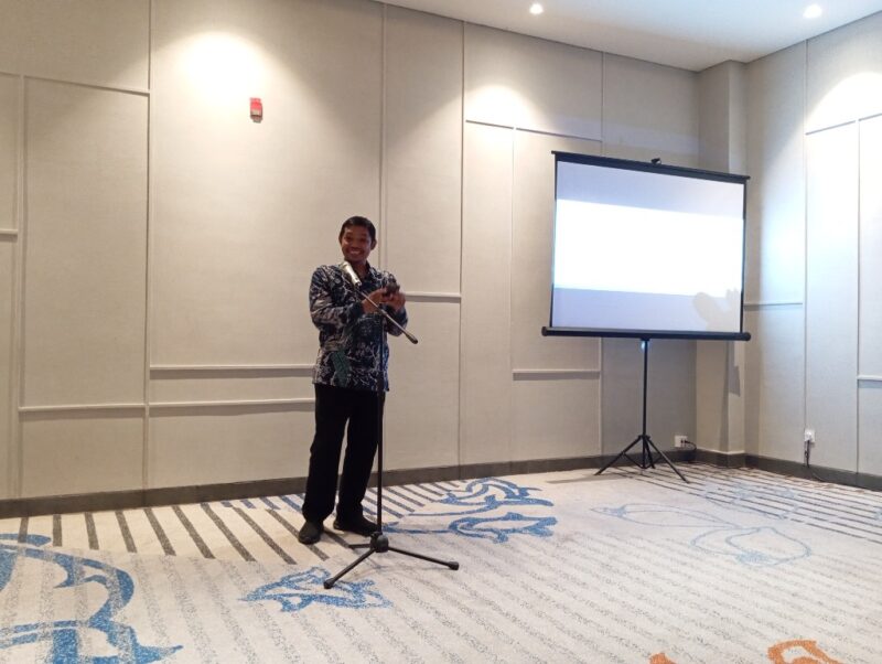 Asisten Direktur BI Kepri, Adik Afrinaldi, saat membuka capacity building dan UKW bersama LP Antara bagi insan pers di Four Points by Sheraton, Lagoi, Bintan, Selasa (25/11/2025). Foto:Zalfirega/matapedia