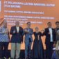 PlN Batam meraih penghargaan. Foto:Humas PLN