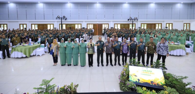OJK edukasi keuangan bagi Prajurit Kodam XII/Tanjungpura dan Pengurus Persit Kartika Chandra Kirana di Aula Sudirman, Makodam XII/Tanjungpura, Kalimantan Barat beberapa hari lalu. Foto:OJK Kepri