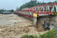 Kondisi pangkal Jembatan Aek Puli di Kecamatan Pahae Jae, Kabupaten Tarutung, Provinsi Sumatera Utara, Jumat (28/11/2025). Matapedia6.com/Dok BNPB