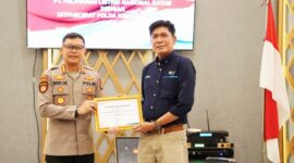 Sekretaris Perusahaan PLN Batam, Samsul Bahri bersama Polda Kepri. Foto:Humas PLN