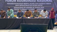 Sekretaris daerah Kota Batam Firmansyah saat penandatanganan Berita Acara Serah Terima (BAST) dan Naskah Hibah Barang Milik Negara (BMN) di JHL Solitaire Gading Serpong, Tangerang, Banten, Rabu (3/12/2025).Matapedia6.com/Diskominfo