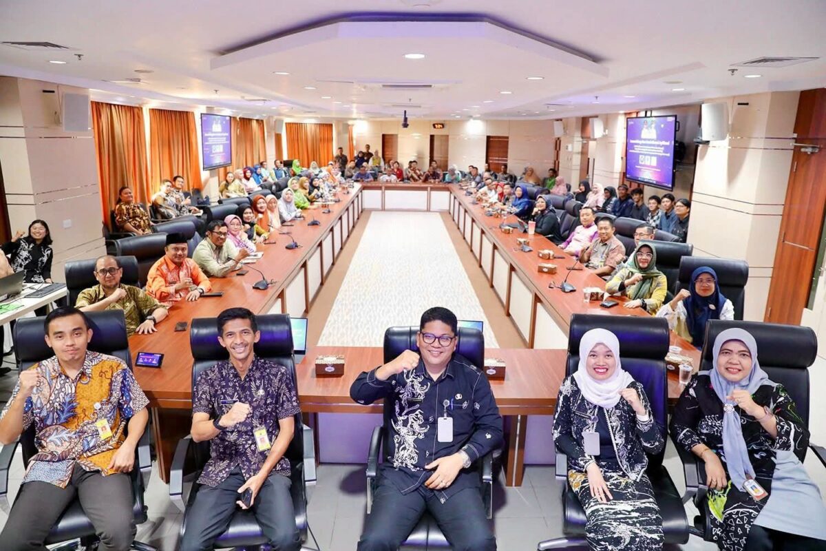 Kepala Diskominfo Batam Rudi Panjaitan tengah saat peluncuran inovasi digital, Kamis (4/12/2025). Foto:dok/Diskominfo