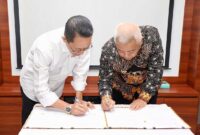 Wali Kota Batam Amsakar Achmad bersama Bupati Malang, Sanusi, tandatangani kerjasama strategis di Kantor Wali Kota Batam, Jumat (5/12/2025). Matapedia6.com/Diskominfo
