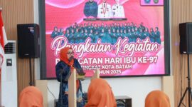 Ketua Tim Penggerak PKK (TP-PKK) Kota Batam, Erlita Amsakar, saat bersilaturahmi dengan komunitas Pramu Rimpang Kota Batam di Gedung Dekranasda Batam, Jumat (5/12/2025). Matapedia6.com/Diskominfo