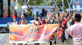 Pawai HJB Kota Batam Diskominfo tampil busana khas Sumut. Foto:Diskominfo Batam/matapedia