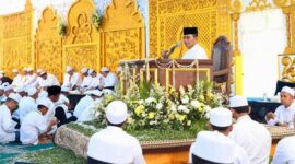 Wali Kota Batam Amsakar Achmad saat di Majelis Zikir Al-Khidmah menggelar Haul Akbar Batam ke-16, Minggu (28/12/2025). Foto:Diskominfo