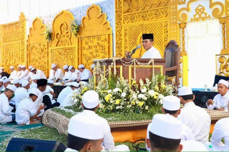 Wali Kota Batam Amsakar Achmad saat di Majelis Zikir Al-Khidmah menggelar Haul Akbar Batam ke-16, Minggu (28/12/2025). Foto:Diskominfo