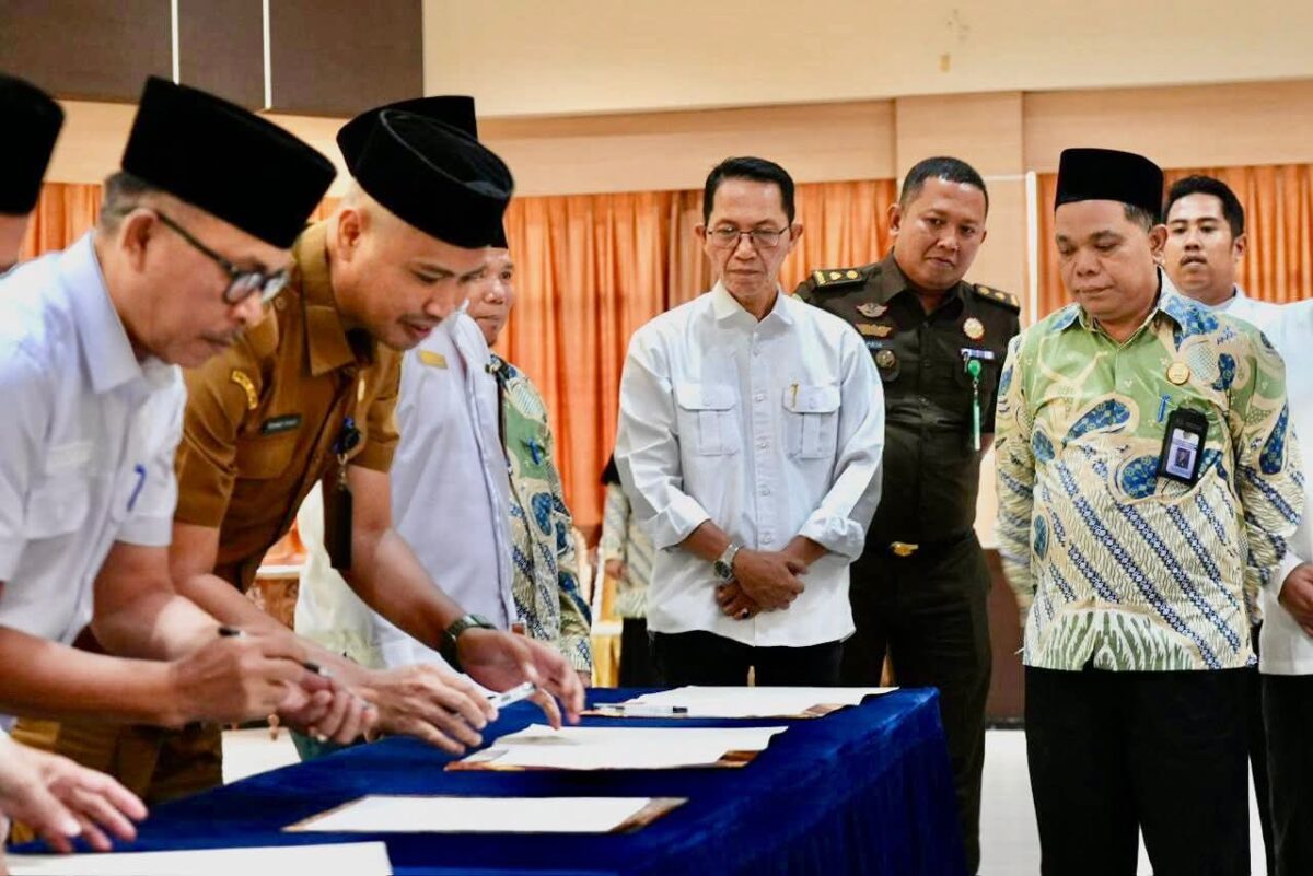 Tanda tangan MoU tekan angka perceraian di Batam, Senin (29/12/2025). Foto:Diskominfo Batam