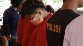 Pera pelaku dihadirkan polisi dalam jumpa pers di Polsek Batu Ampar pada Senin (1/12/2025). Foto:Rendy/matapedia