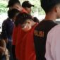 Pera pelaku dihadirkan polisi dalam jumpa pers di Polsek Batu Ampar pada Senin (1/12/2025). Foto:Rendy/matapedia